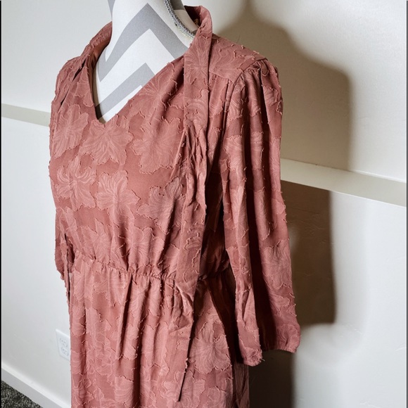 SALE‼️ NEW FALL Hope Avenue Mauve Floral Neck Tie MIDI Dress - Picture 4 of 5